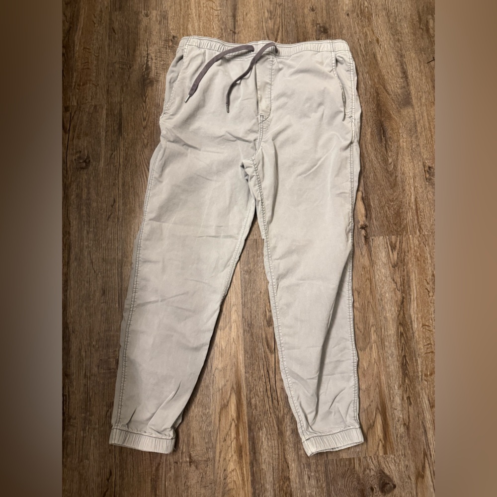 American Eagle Men’s Light Gray Chinos Size Medium
